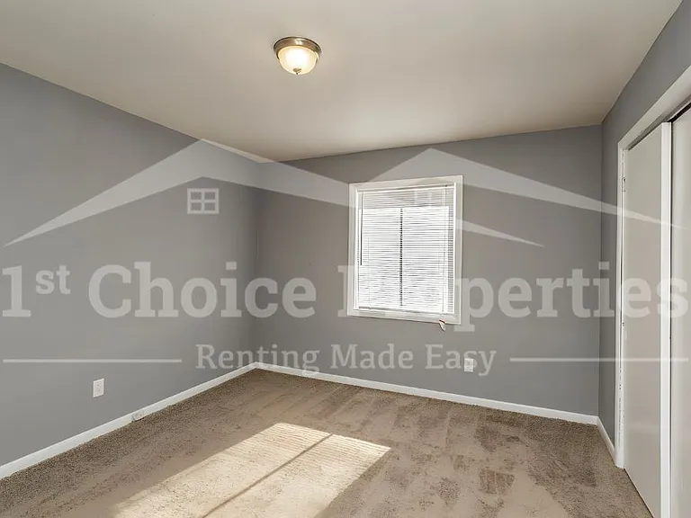 1332 Lake Ln NE — Photo 13
