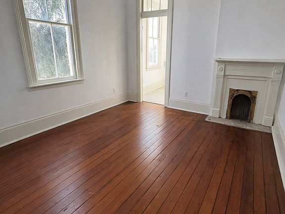 3rd image of 1816 Lapeyrouse St #B