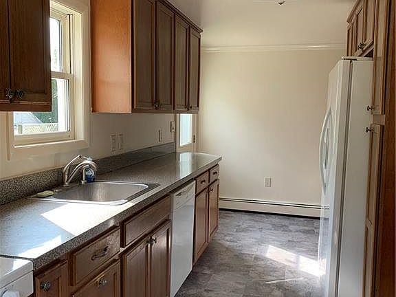 4th image of 191 Endicott Ave