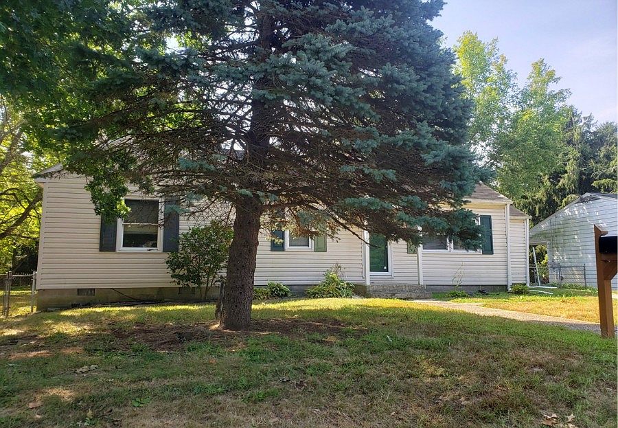 1st image of 111 Windsor Ave