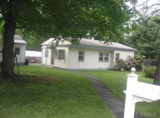 3 Lincoln Pl, Cortlandt Manor, NY 10567