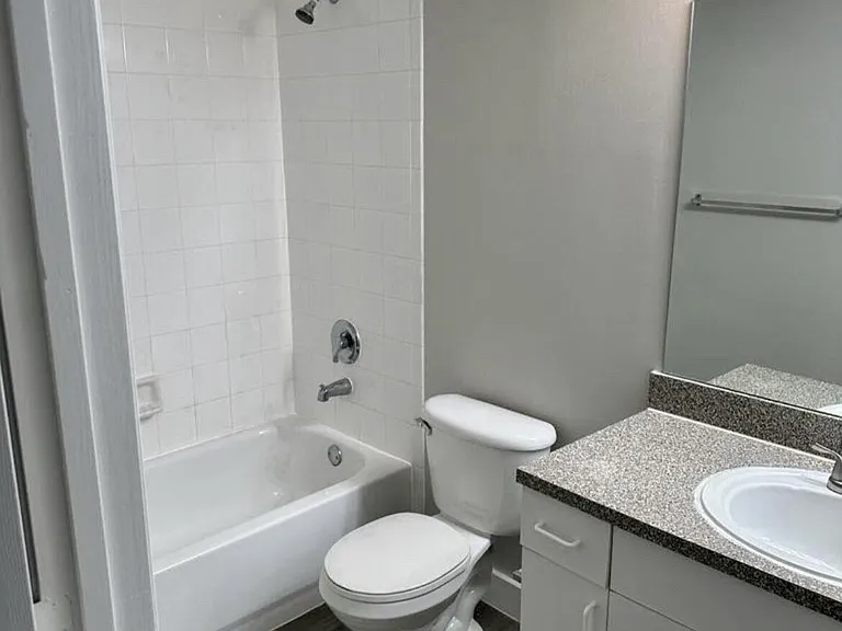 5021 N Wiles Rd #205 — Photo 6