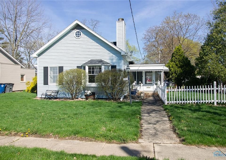 1st image of 327 W 5th St