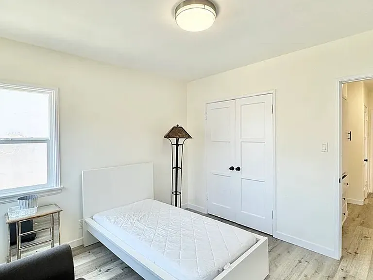 2015 S Shenandoah St #A — Photo 2