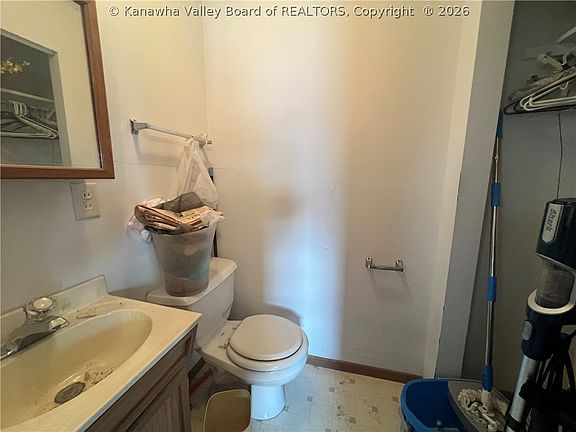 24th image of 90 River Ln