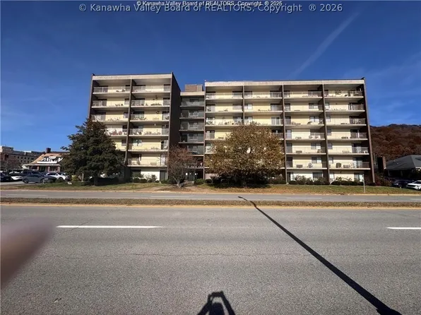 2106 Kanawha Blvd E #211, Charleston, WV 25311