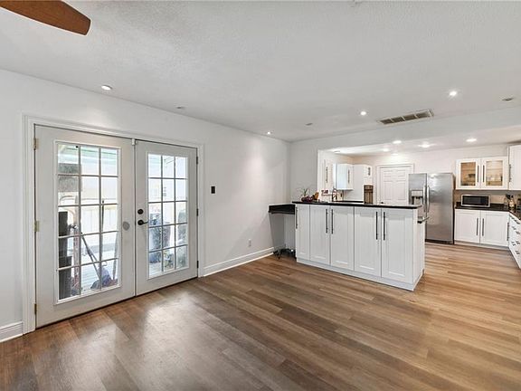 2nd image of 3905 Courtland Dr