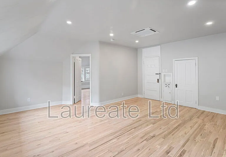 1058 N Pearl St #4 — Photo 5