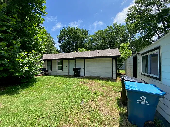 2 bed, 2.0 bath, 1200 sqft, $1,600 — Photo 3
