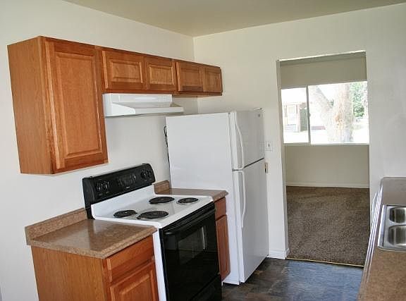 4th image of 2022 Blue Ave