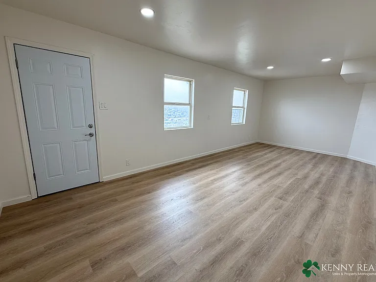 840 Templeton Ave — Photo 17