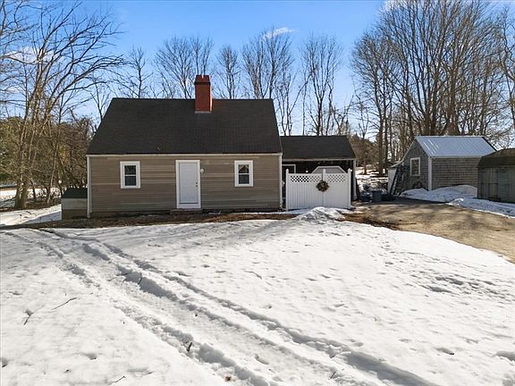 2nd image of 11 Newbury Neck Rd