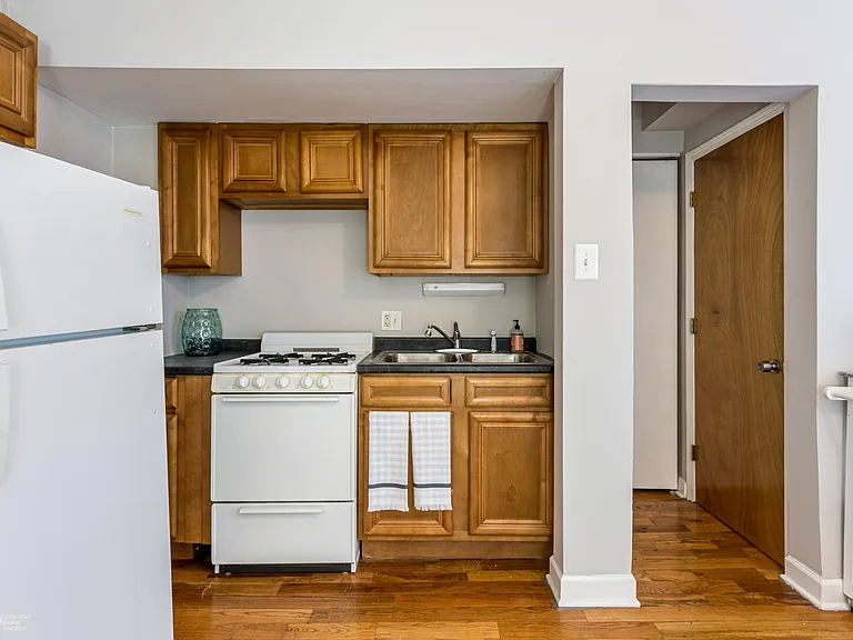 7301 N. Sheridan — Photo 9