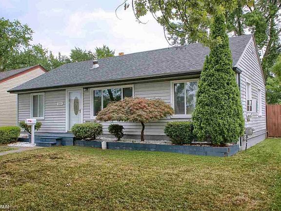 3rd image of 22422 Lange St