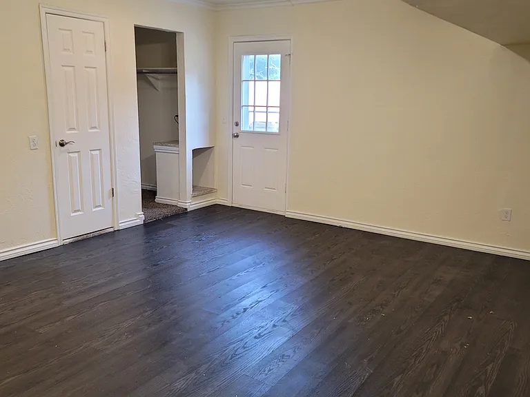 5th bedroom / extra room in converted garage with outside access.