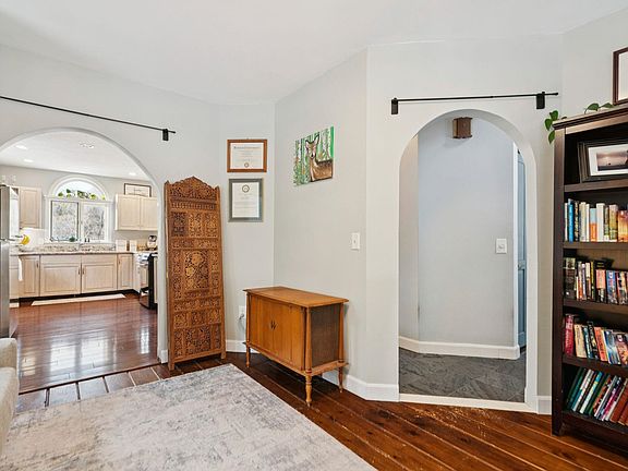 4th image of 34 Meadowbrook Road