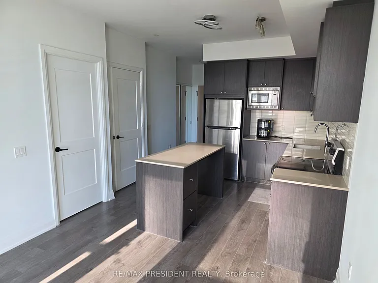 60 George Butchart Dr #112 — Photo 9
