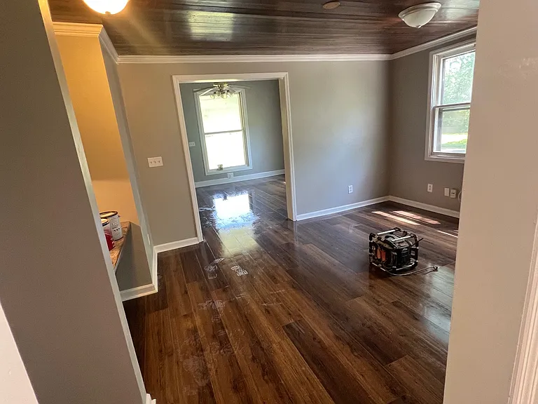 1341 Veterans Pkwy — Photo 11