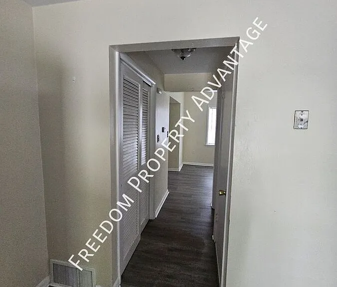 130 Hall Ave #BOTTOM — Photo 6