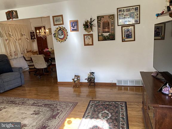 4th image of 312 Montana Ave
