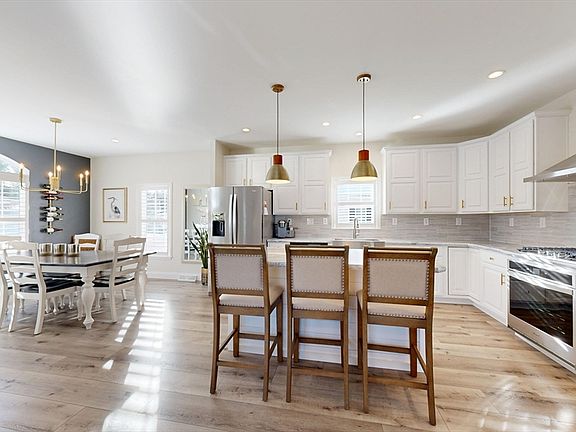 5th image of 96 Sagamore Ln