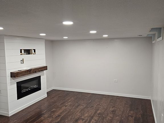 4th image of 3121 S Saint Paul Ave