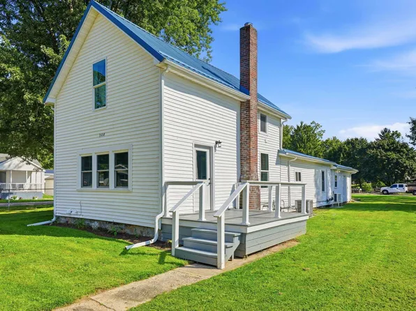 308 E County Line Rd, Wolcottville, IN 46795