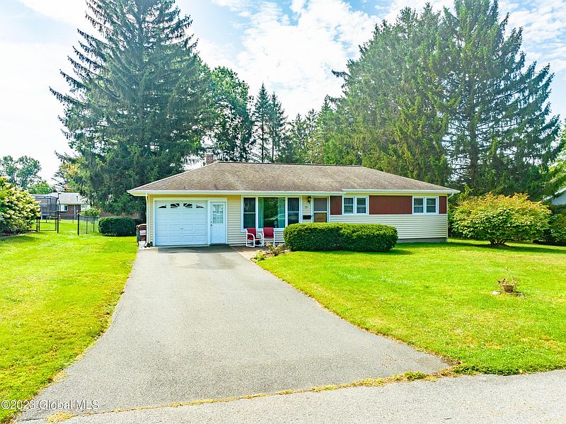 2nd image of 25 Timberland Drive