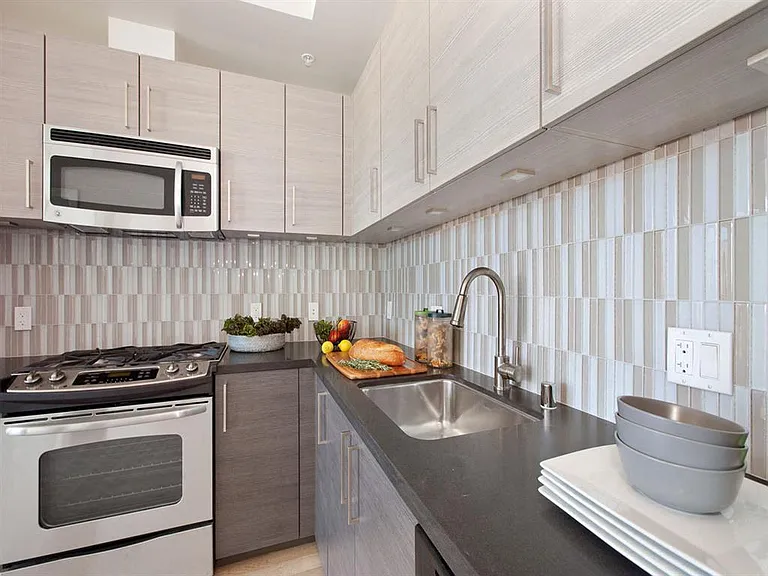 38 Dolores — Photo 23