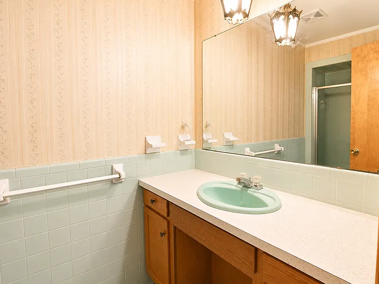 900 Hamlet Ave — Photo 29