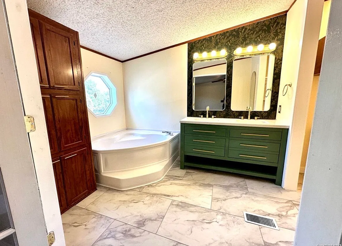 3 bed, 1456 sqft, $17,000 — Photo 2