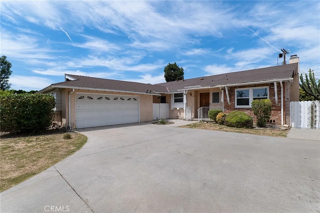 3 bed, 1383 sqft, $3,800 — Photo 3