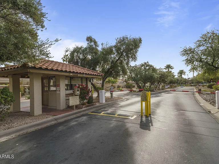 9705 E Mountain View Rd #1038 — Photo 31