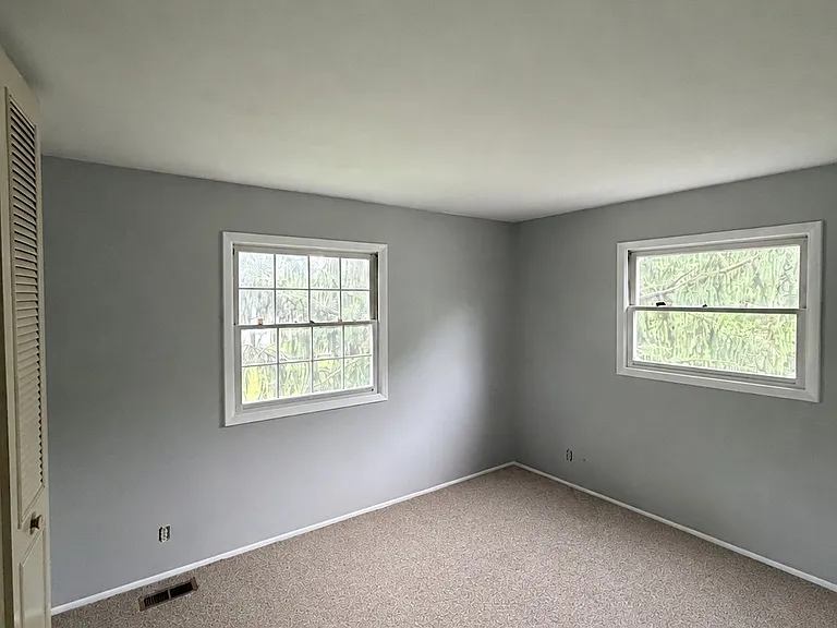 5015 Blackford Dr W — Photo 2