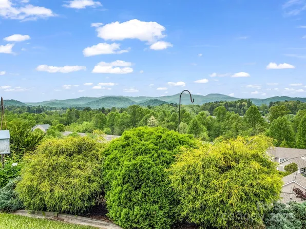 5802 Wood Duck Way, Hendersonville, NC 28792