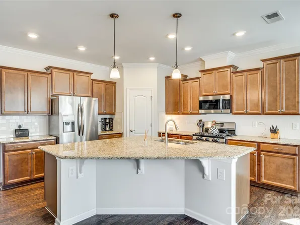 10014 Berkeley Castle Dr, Charlotte, NC 28273