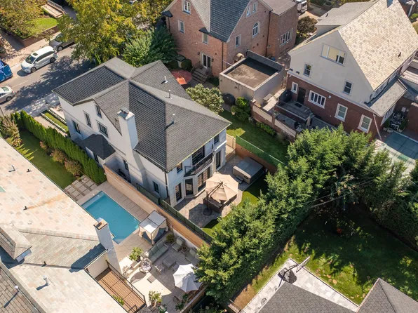 8008 Harbor View Terrace image 4 of 30