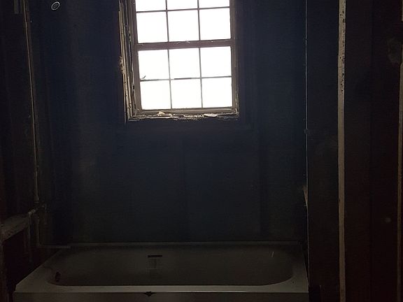 5th image of 2244 Orchard St