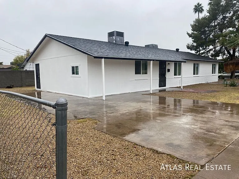 1753 W Brown St — Photo 3