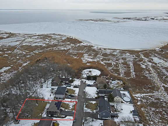 3rd image of 205 Connetquot Road