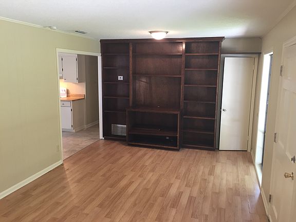 2nd image of 400 E Stanfill St