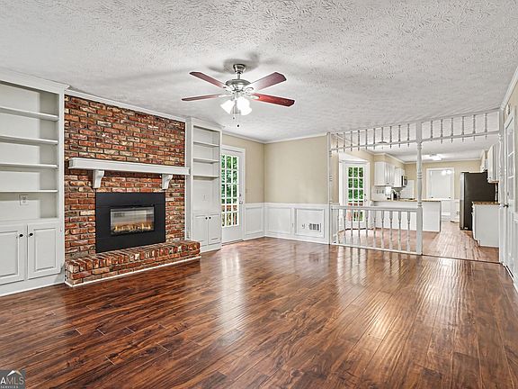 3rd image of 3884 Hunting Ridge Dr SW