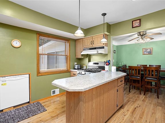 4th image of 901 Decker Dr