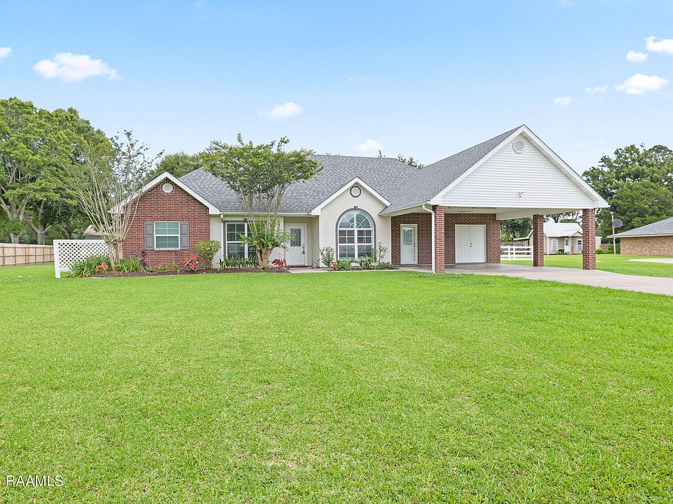 1st image of 305 Crossbow Dr