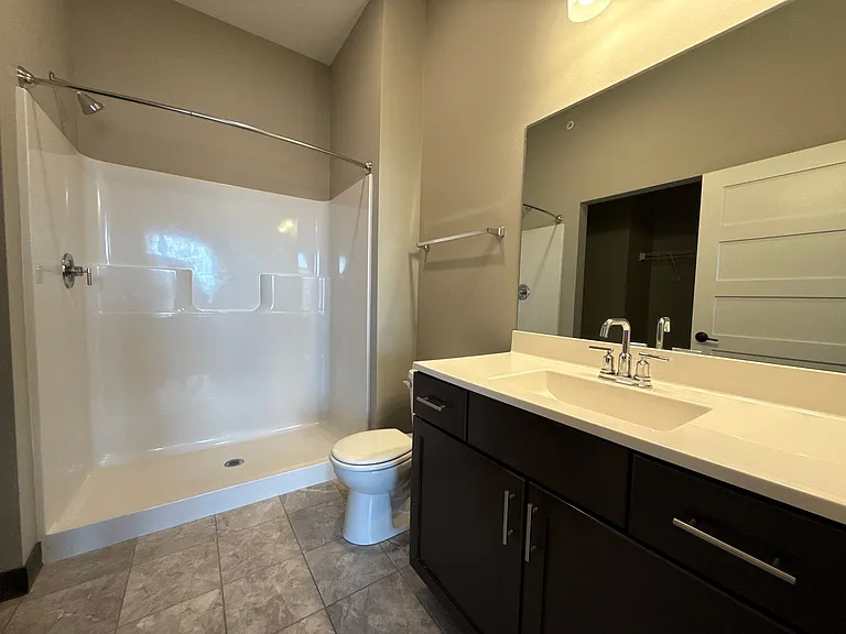 329 12th Ave SE #200 — Photo 22