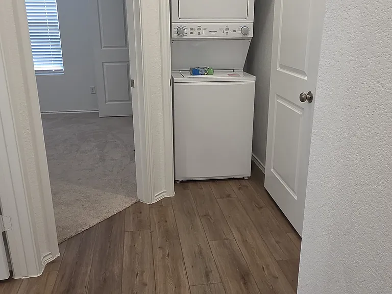 1261 Aquilla Dr — Photo 3