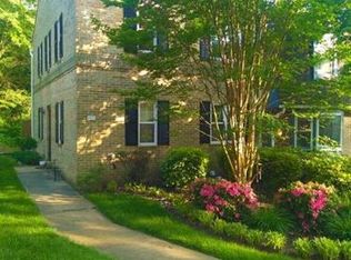 9915 Lakepointe Dr, Burke, VA 22015