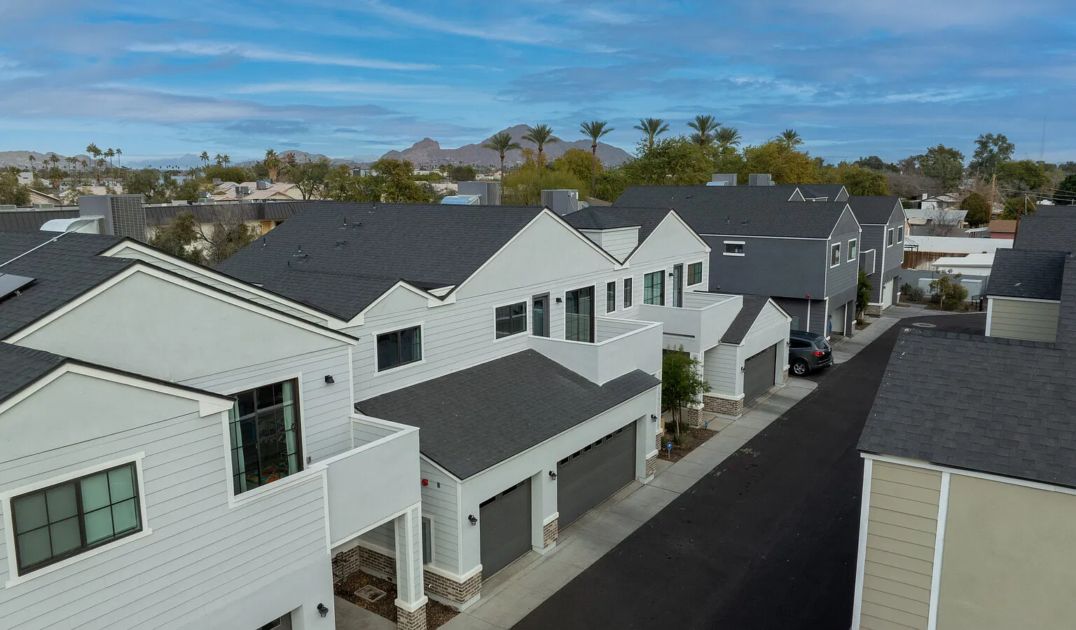 4 bed, 2.5 bath, 1921 sqft, $2,950 — Photo 1