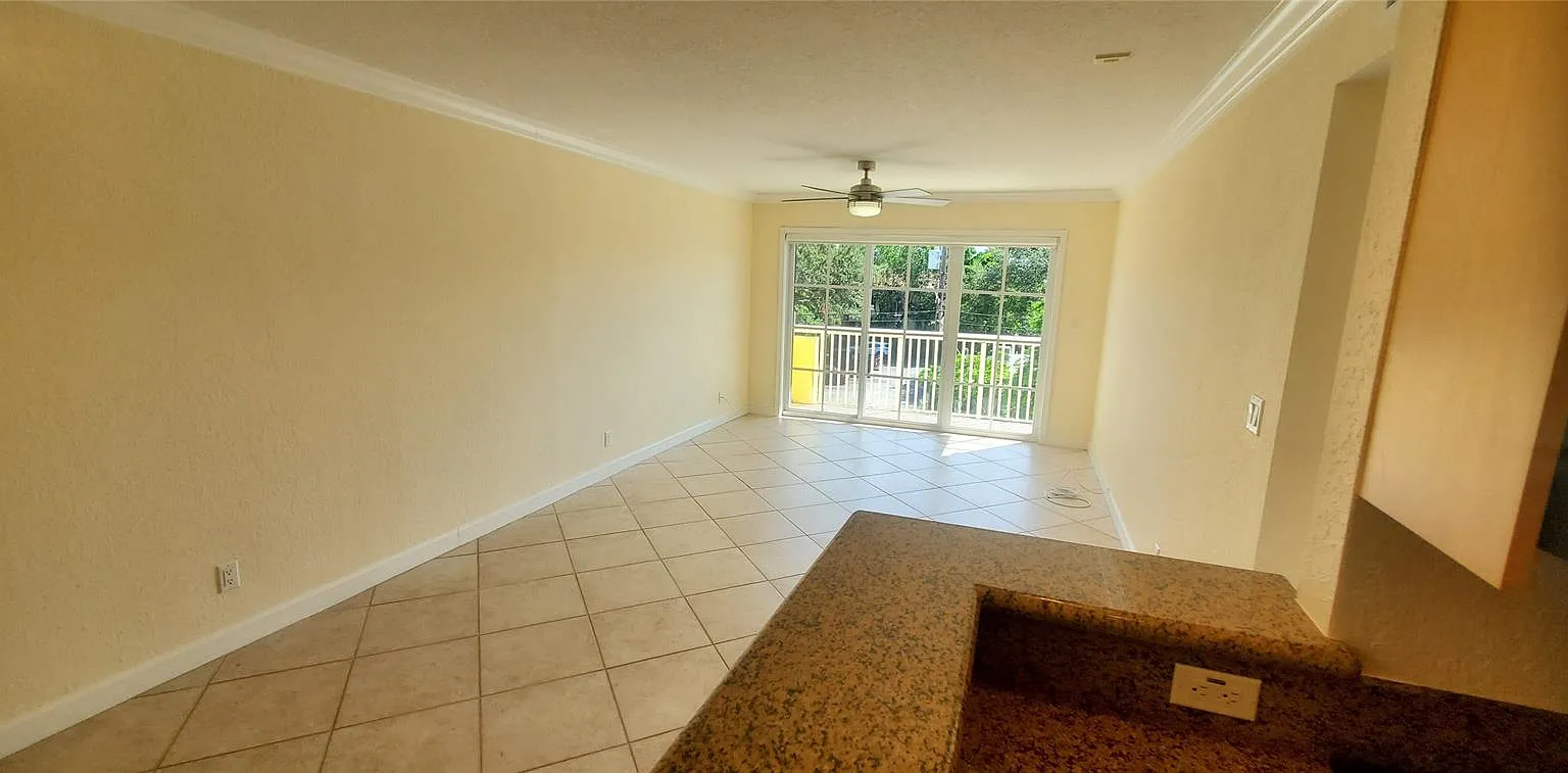2 bed, 1000 sqft, $2,350 — Photo 3