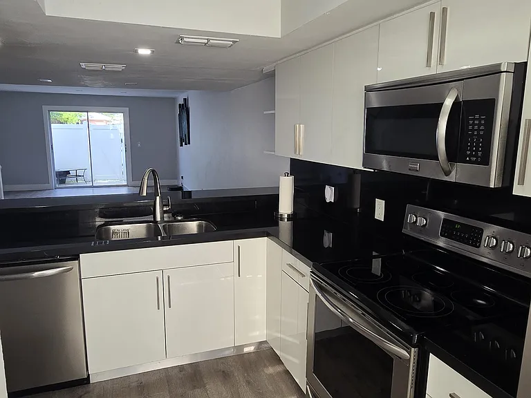 4703 SW Santa Barbara Pl #12 — Photo 5